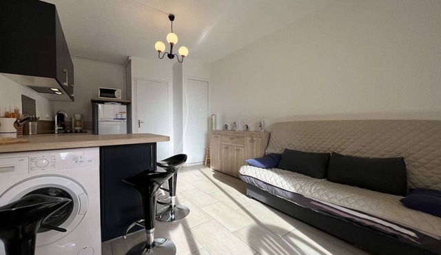 Studio cabin with pool, sleeps 4, Gruissan