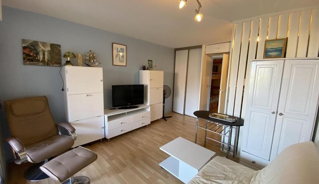 Studio cabine à 200m de la plage avec piscine, tennis et parking privé - FR-1-413-203