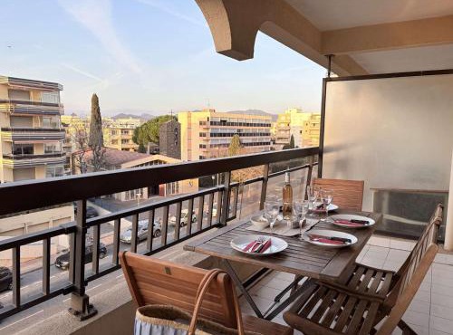 Studio cabine à 200m de Port Fréjus, plage, commerces, terrasse, 4 couchages, ménage inclus - FR-1-226A-31