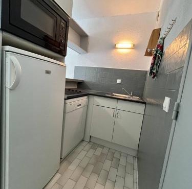 STUDIO CABINE 4 PERSONNES AVEC TERRASSE ET PLACE DE PARKING PRIVATIVE