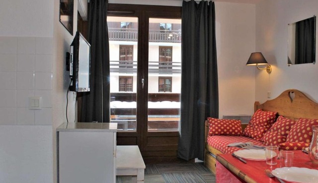 Studio cabine 6 pers à Risoul 1850, skis aux pieds, balcon sud, proche navette gratuite - FR-1-330-544