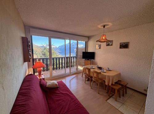 Studio cabine au pied des pistes avec balcon et parking gratuit - FR-1-297-348