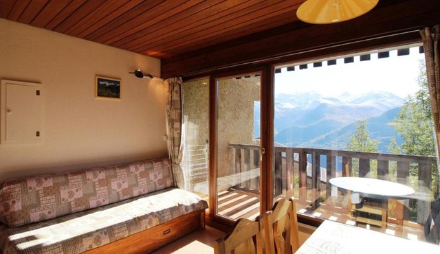Studio cabine au pied des pistes avec balcon et parking gratuit, proche commerces - Auris en Oisans - FR-1-297-69