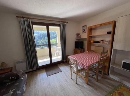 Studio-cabine avec balcon proche pistes et parking - FR-1-787-113