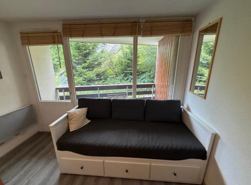 Studio cabine avec balcon et équipements pratiques - FR-1-557-54