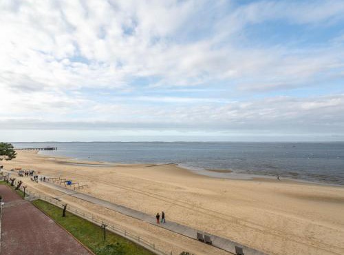 Studio cabine avec balcon, parking privé, accès direct plage, proche centre ville - FR-1-319-44