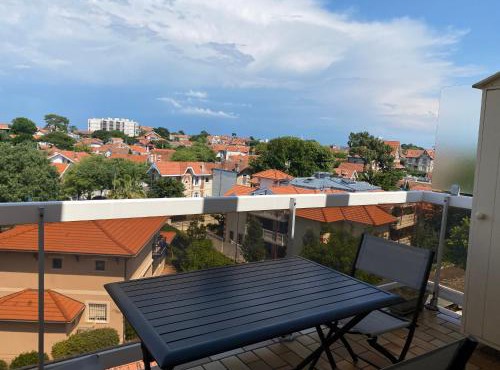 Studio Cabine - Centre Ville, Proche Plage et Casino, Parking Sécurisé, Balcon et Équipements Complets - FR-1-319-495