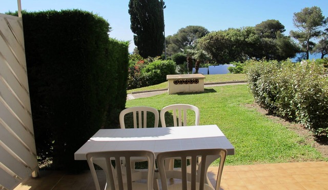 Studio cabine en rez de jardin au pied des criques