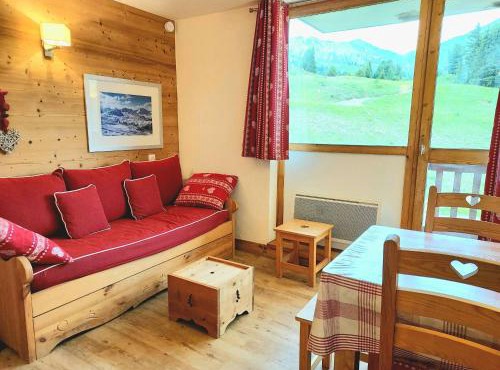 Studio-cabine rénové, balcon sud, pieds des pistes, 4 pers, Plagne Villages - FR-1-351-29