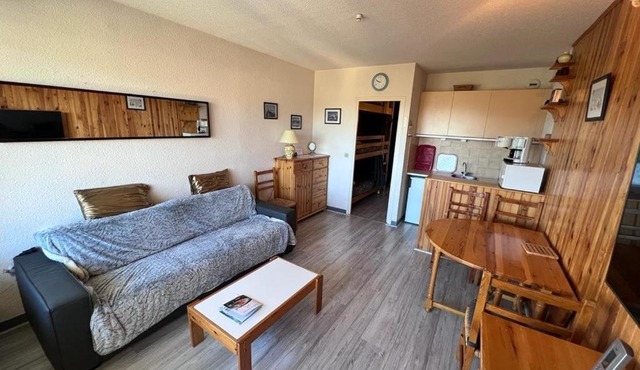Studio Cabine Spacieux avec Balcon et Coin Repas - FR-1-593-99