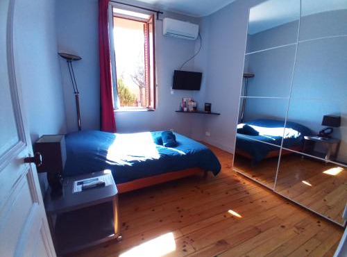 Studio Calme avec Jardin, T6 Mermoz-Moselle & Métro D Mermoz-Pinel, Proche Hôpital Mermoz, Édouard Herriot, Centre Formation APTH BVT