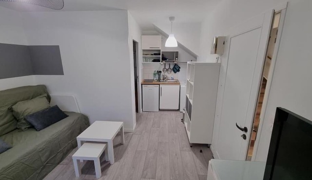 Studio calme et tout neuf proche du centre