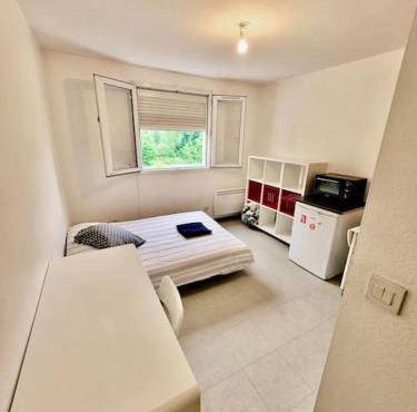 Studio Centré, Calme & Tout Equipé avec Parking Privé