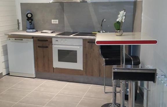 studio centre Sérignan tout confort tout équipé belle terrasse .