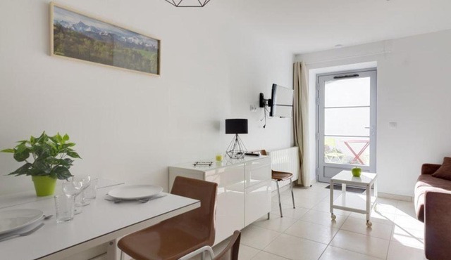 Studio centre-ville avec terrasse, parking, proche télécabine et commodités - FR-1-401-175