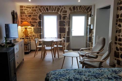 Studio chaleureux 5 mns chaine des Puys