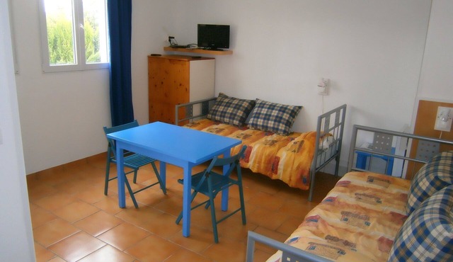Studio, Chambre Garnie, Gites