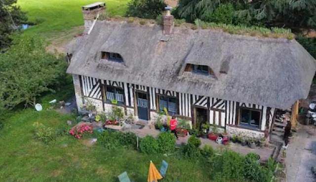 STUDIO CHAUMIERE sur un domaine de 10 hectares