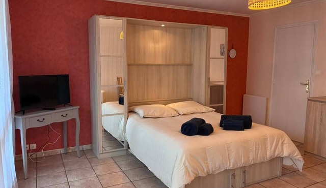 Studio-City-Ensuite with Shower-Balcony