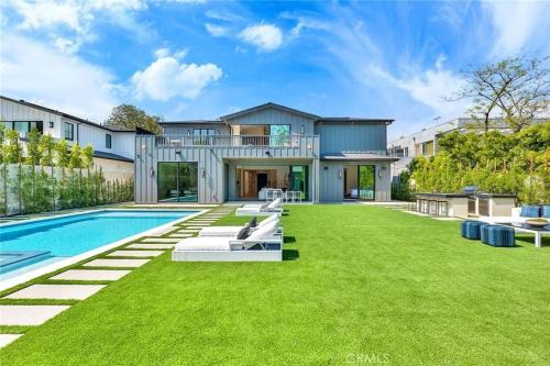 Studio City Luxury 6BR Home with Pool and Theatre
