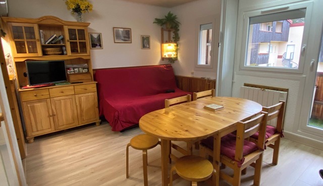 Studio classé au centre du village