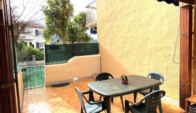 Studio Classé 2 Étoiles en Rez-de-jardin Avec Grande Terrasse a 5 min à Pied du Centre Ville