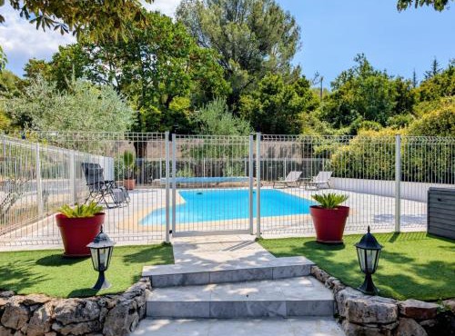 Studio climatisé avec piscine in Roquevaire