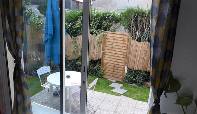 studio climatisé, indépendant avec baie vitrée et jolie terrasse