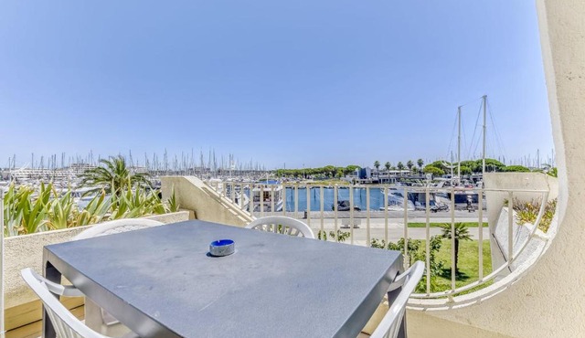 Studio close to the port of Grau du Roi