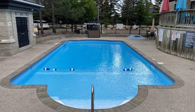 Studio Condo @ North Creek|Pool/Hot Tub/Crave TV