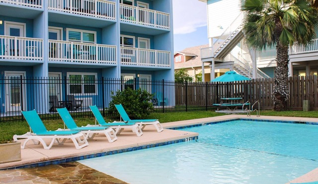 Studio Condo in Town, Near Beach, Shared Pool and Hot Tub
