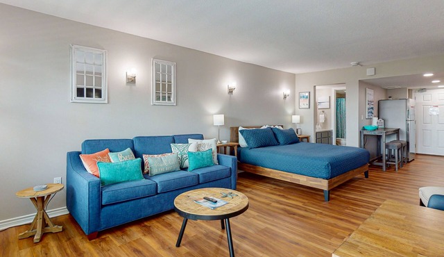 Studio Condo in Town, Near Beach, Shared Pool and Hot Tub