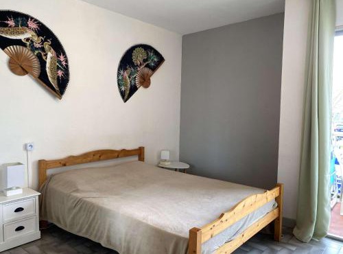 Studio Confortable avec Balcon et Wifi près du parc Charles de Gaulle à Balaruc-les-Bains - FR-1-553-37