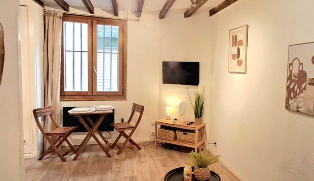 Studio Corconne, City & Sights by Foot