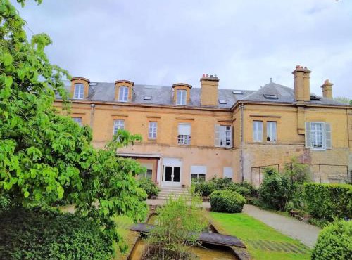 Studio cosy à Sedan avec jardin clôturé de 22 m²