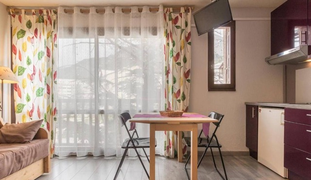 Studio cosy avec coin nuit, proche télécabine et centre, parking - FR-1-330C-21