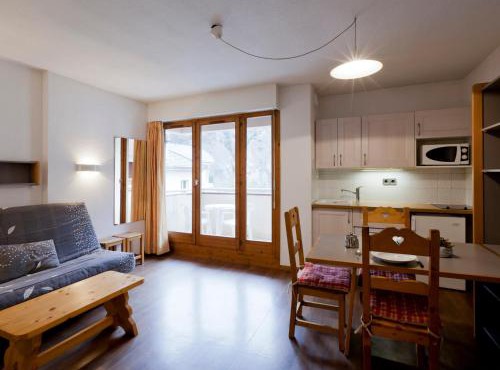 Studio cosy avec balcon et WiFi à Brides - FR-1-512-184