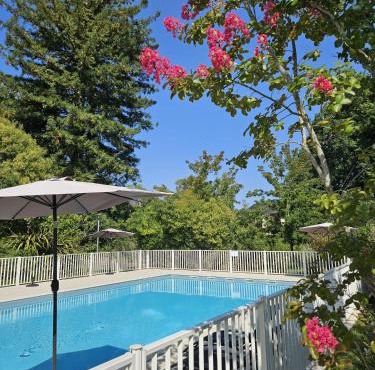 Studio cosy avec terrasse et parking dans résidence au calme, à 3 min des thermes et centre ville