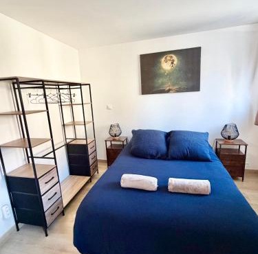 Studio cosy neuf, Cafe offert, Fibre et entree autonome