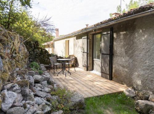 Studio cosy rénové avec terrasse privative, pour 2 personnes, proche de la Sèvre - FR-1-426-483