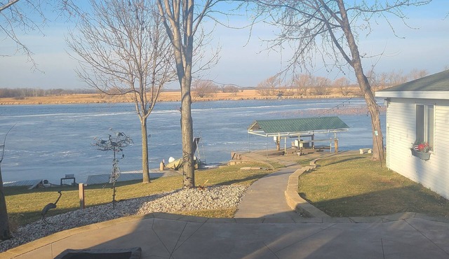 Studio cottage at mouth of the Fox River