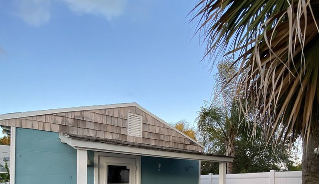 Studio Cottage- Porch, Spacious Yard, & Riverview