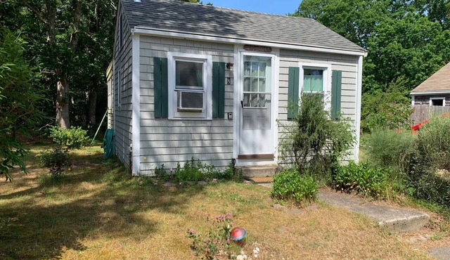 Studio Cottage w/Oak Floors and Knotty Pine Walls (CS0003)
