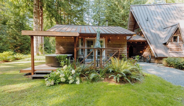 Studio Cottage w/private spa for affordable and easy getaway!