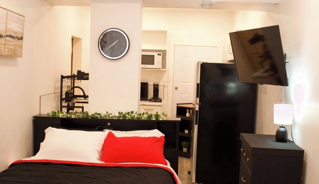 Studio - Cozy Downtown Hideaway