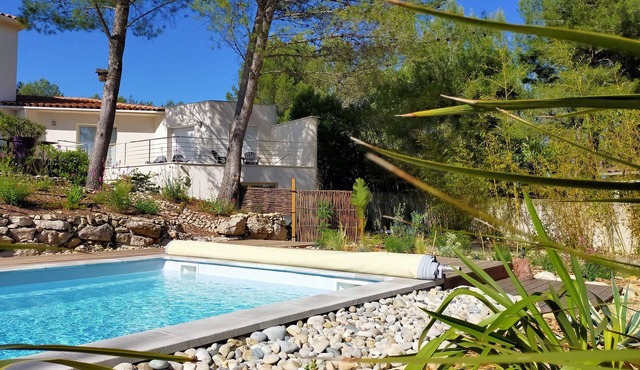 Studio d'hôtes les libellules, parking and swimming pool
