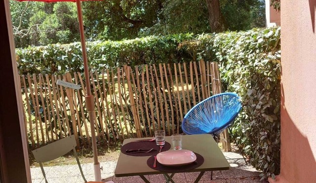 Studio Dans un Parc Boisé Avec Piscine et Animaux Accepté, Avec Terrasse