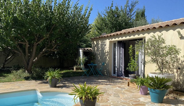 Studio Dans Jardin Privatif au Cœur du var