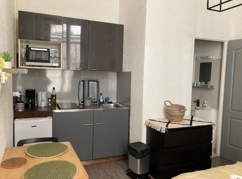 Studio dans le centre ville, proche des Halles