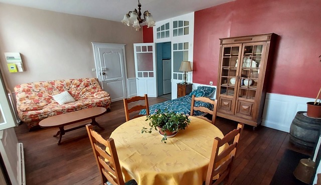 Studio Dans une Demeure de 1780 Alliant Charme et Authenticité